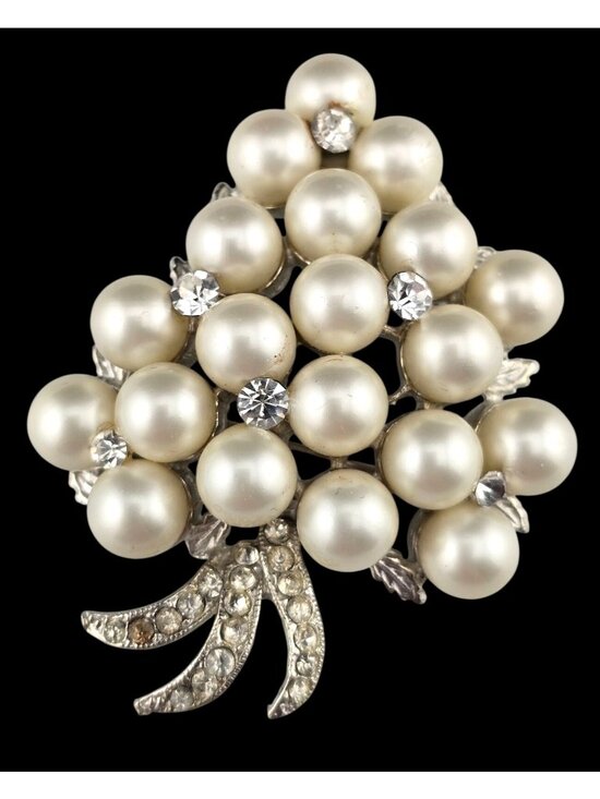 Jewelry - Vintage Pearl & Rhinestone Christmas Tree Brooch Pin Silver Tone READ